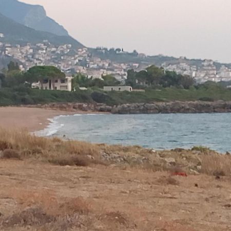 Tzanetos Seaside Villa Kyparissia Exterior foto