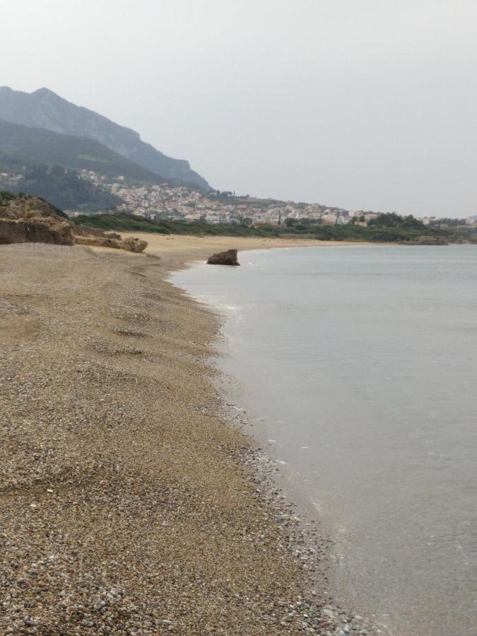 Tzanetos Seaside Villa Kyparissia Exterior foto